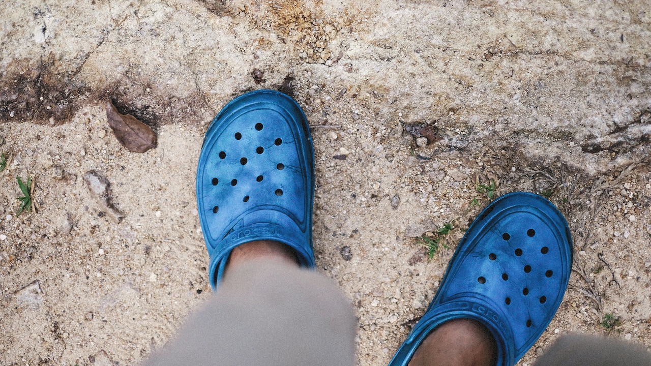 Clogs For Boys: How To Pick Footwear That Works During Every Season