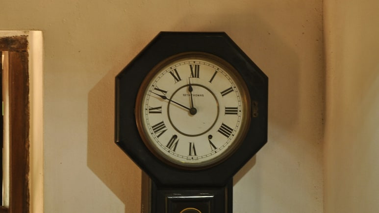 Amazon Sale: घर की दीवारों को एलिगेंस देती हैं ये घड़ियां, इन Wooden Analog Clock को आज ही ले आएं घर Amazon Sale: घर की दीवारों को एलिगेंस देती हैं ये घड़ियां, इन Wooden Analog Clock को आज ही ले आएं घर