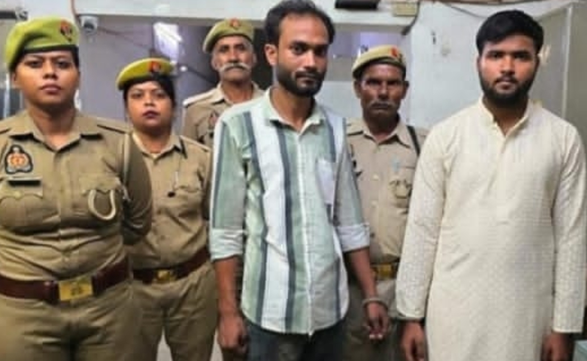 गरबा पांडाल में लड़कियों पर कमेंट करने वाले पुलिस के हत्थे चढे, महिला पुलिसकर्मियों ने पकड़ा