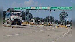 35 किलोमीटर में दो टोल प्लाजा से वसूली पर भड़के वाहन मालिक, ब्यौहारी में धरने पर बैठे