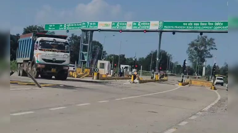 35 किलोमीटर में दो टोल प्लाजा से वसूली पर भड़के वाहन मालिक, ब्यौहारी में धरने पर बैठे