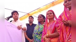 ज्योतिरादित्य सिंधिया ने कांग्रेसियों को बताया &lsquo;मगरमच्छ&rsquo;; पुरुष नेताओं को मंच से उतारा