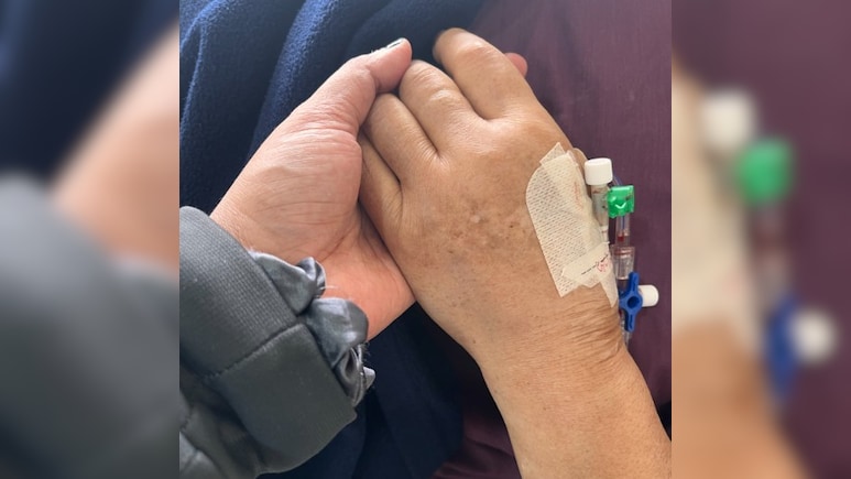 मां को भेजा आख़िरी मैसेज, और फिर हमेशा के लिए चली गईं... महिला का पोस्ट पढ़कर रो पड़े लोग मां को भेजा आख़िरी मैसेज, और फिर हमेशा के लिए चली गईं... महिला का पोस्ट पढ़कर रो पड़े लोग