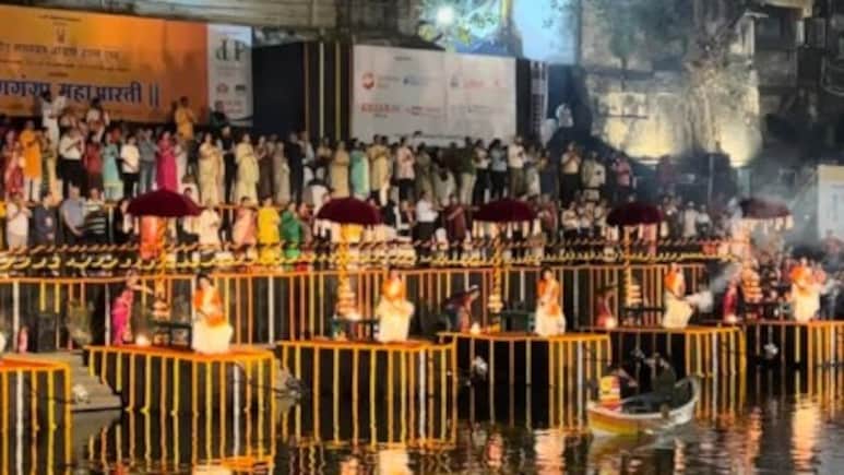 मुंबई के बाणगंगा पर होने वाली भव्य आरती को मिली इजाजत, पढ़ें क्यों है ये इतना खास मुंबई के बाणगंगा पर होने वाली भव्य आरती को मिली इजाजत, पढ़ें क्यों है ये इतना खास