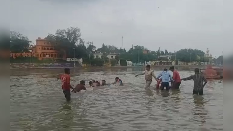 उज्जैन में शिप्रा नदी ऊफान: UP के 6 श्रद्धालु डूबते देख SDRF ने रेस्क्यू ऑपरेशन कर ऐसे बचाई जान