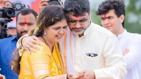 पंकजा-धनंजय जमिनी लाटण्यासाठी एकत्र! गोपीनाथ मुंडेंचा वारसदार कोण? सारंगी महाजन यांनी स्पष्ट शब्दात सांगितले