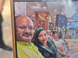 Man Strangles Wife At Delhi Home, Daughter Was Sleeping In Same Room: Cops Man Strangles Wife At Delhi Home, Daughter Was Sleeping In Same Room: Cops
