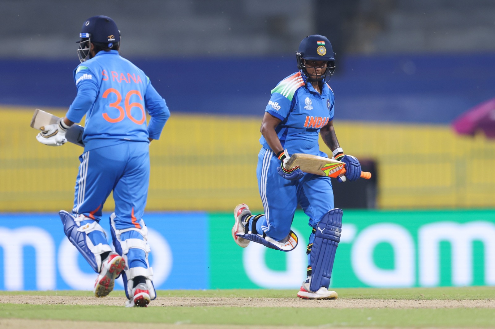 IND vs PAK Women WC 2025 Match Live Score: दीप्ति शर्मा लौटीं पवेलियन, भारत को लगा सातवां झटका