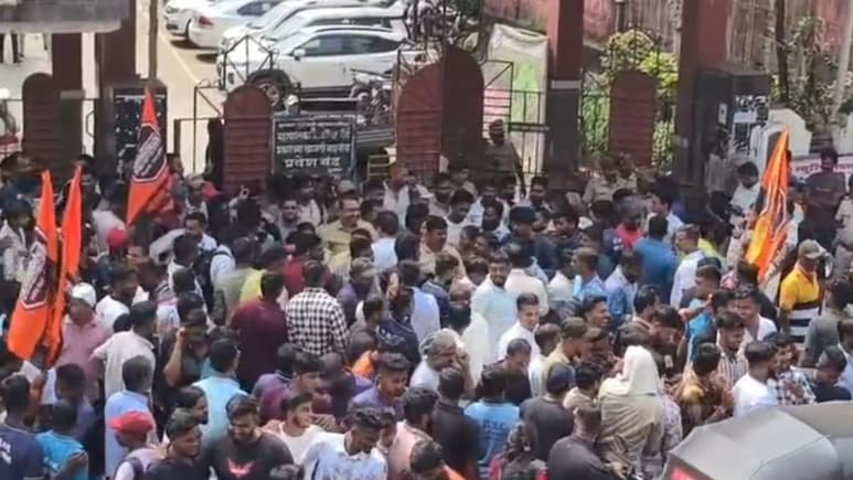 Kalyan News : दिवाळी 'बोनस' टाळण्यासाठी 50% सफाई कामगारांची हकालपट्टी? मनसेच्या आक्रमकतेनंतर KDMC बॅकफुटवर Kalyan News : दिवाळी 'बोनस' टाळण्यासाठी 50% सफाई कामगारांची हकालपट्टी? मनसेच्या आक्रमकतेनंतर KDMC बॅकफुटवर