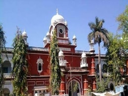 Anjuman Islamia School Holiday: जबलपुर में स्कूल की छुट्टी को लेकर मच गया बवाल; BJP व कांग्रेस आमने-सामने Anjuman Islamia School Holiday: जबलपुर में स्कूल की छुट्टी को लेकर मच गया बवाल; BJP व कांग्रेस आमने-सामने