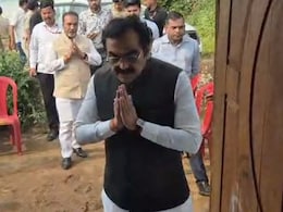 MP Cough Syrup Case: पीड़ित परिवार से मिले छिंदवाड़ा के प्रभारी मंत्री; कहा- ये बहुत ही दुखद है MP Cough Syrup Case: पीड़ित परिवार से मिले छिंदवाड़ा के प्रभारी मंत्री; कहा- ये बहुत ही दुखद है