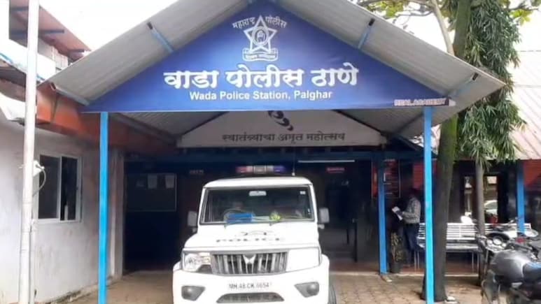 Palghar News: अल्पवयीन मुलीची विक्री करून जबरदस्तीने लग्न, नवऱ्यासह 6 जणांवर गुन्हा दाखल Palghar News: अल्पवयीन मुलीची विक्री करून जबरदस्तीने लग्न, नवऱ्यासह 6 जणांवर गुन्हा दाखल