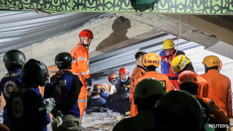 Indonesia School Collapse Death Count Rises To 37, Search On For 26 Indonesia School Collapse Death Count Rises To 37, Search On For 26