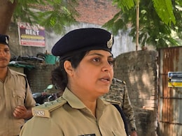 ‘जय श्रीराम’ से चर्चा में आई ग्वालियर CSP हिना खान को लाठी नहीं लता के गीत देती है शांति ‘जय श्रीराम’ से चर्चा में आई ग्वालियर CSP हिना खान को लाठी नहीं लता के गीत देती है शांति