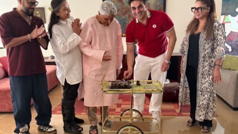 58 की उम्र में बेटी के पापा बने अरबाज खान, शबाना आजमी ने दी 'वॉर्निंग', बोलीं- सावधान रहना... 58 की उम्र में बेटी के पापा बने अरबाज खान, शबाना आजमी ने दी 'वॉर्निंग', बोलीं- सावधान रहना...