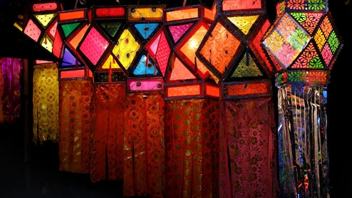 Simple Kandil Making Ideas for Diwali 2025: कंदील विकत घेण्याची गरजच पडणार नाही, 10 मिनिटांत तयार होईल; पाहा भन्नाट आयडिया