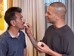 'तेरी भी शादी करा देंगे', शिखर धवन ने युजवेंद्र चहल के साथ ऐसे की मस्ती, वीडियो हुआ वायरल 'तेरी भी शादी करा देंगे', शिखर धवन ने युजवेंद्र चहल के साथ ऐसे की मस्ती, वीडियो हुआ वायरल