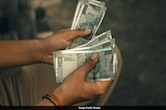MP Salary Hike: एक लाख संविदा कर्मचारियों का 4% बढ़ा वेतन, अब हर महीने मिलेंगे इतने हजार रुपये
