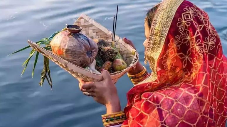 छठ पूजा ही नहीं, देश में इन हिंदू त्योहारों में होती है सूर्य की उपासना छठ पूजा ही नहीं, देश में इन हिंदू त्योहारों में होती है सूर्य की उपासना
