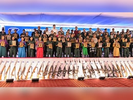 महाराष्ट्र में सरेंडर करने वाले नक्सलियों को कंपनी ने दिया बड़ा ऑफर, ऐसे मिलेगी नौकरी महाराष्ट्र में सरेंडर करने वाले नक्सलियों को कंपनी ने दिया बड़ा ऑफर, ऐसे मिलेगी नौकरी