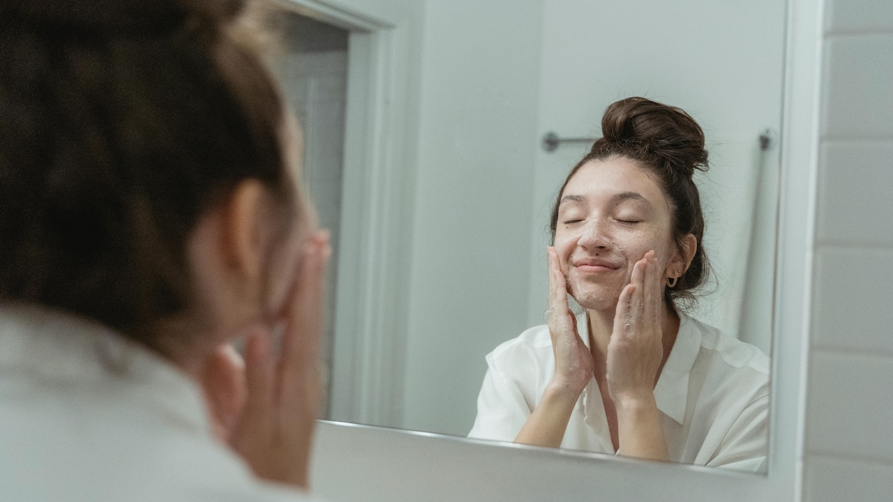 Revive your skincare routine with Diwalis top cleanser deals on Amazon