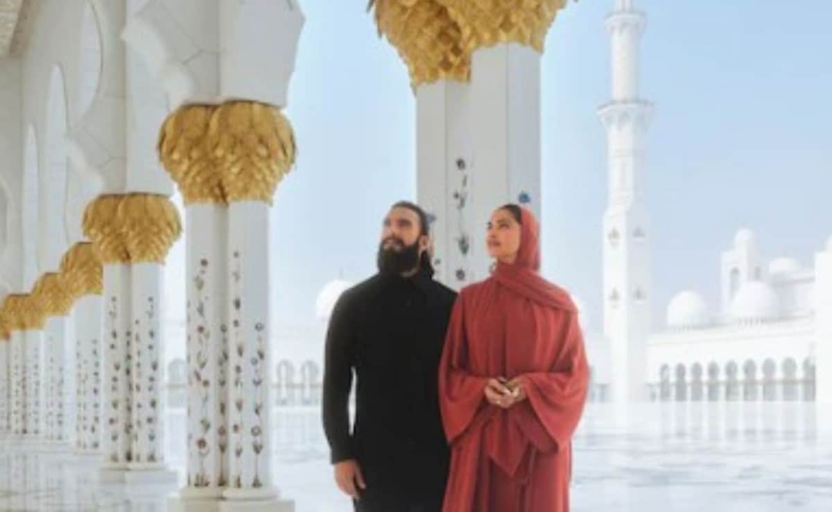 Deepika Trolled For Wearing 'Hijab' To Abu Dhabi Mosque, Check Dress Code