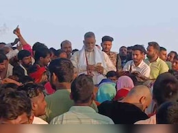 VIDEO : पूर्णिया सांसद पप्पू यादव ने बिहार में बाढ़ पीड़ितों को बांटा कैश, आचार संहिता की उड़ी धज्जियां VIDEO : पूर्णिया सांसद पप्पू यादव ने बिहार में बाढ़ पीड़ितों को बांटा कैश, आचार संहिता की उड़ी धज्जियां