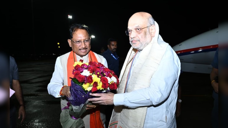 Amit Shah in Chhattisgarh: रायपुर पहुंचे अमित शाह, CM विष्णु देव साय ने किया स्वागत
