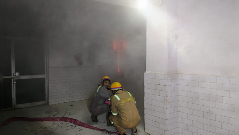 लखनऊ के रेलवे हॉस्पिटल में लगी आग, 22 मरीजों को किया गया शिफ्ट