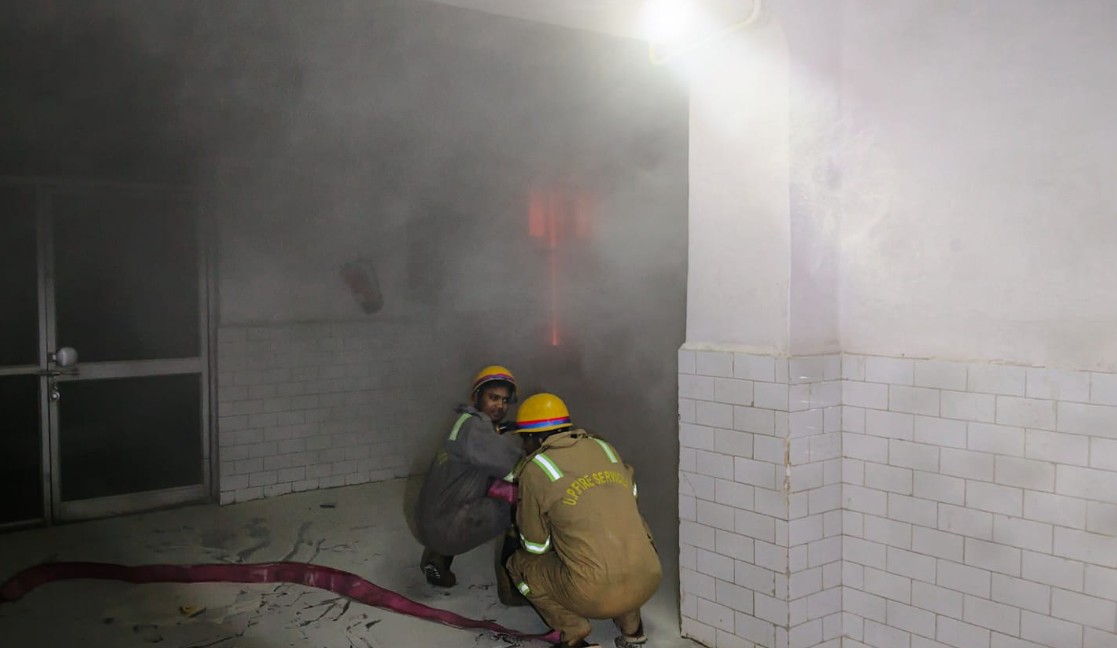 लखनऊ के रेलवे हॉस्पिटल में लगी आग, 22 मरीजों को किया गया शिफ्ट