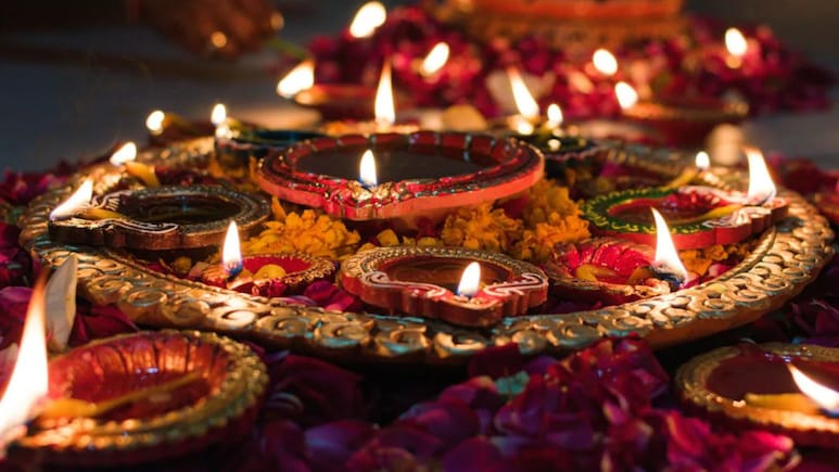 Happy Diwali 2025: Best Wishes, Quotes, And Messages To Share With Loved Ones Happy Diwali 2025: Best Wishes, Quotes, And Messages To Share With Loved Ones