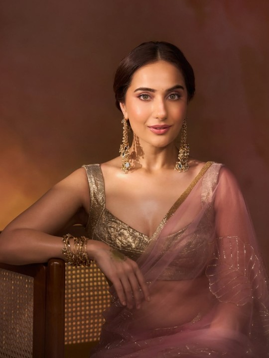 Soft Hues, Strong Style ft. Kusha Kapila