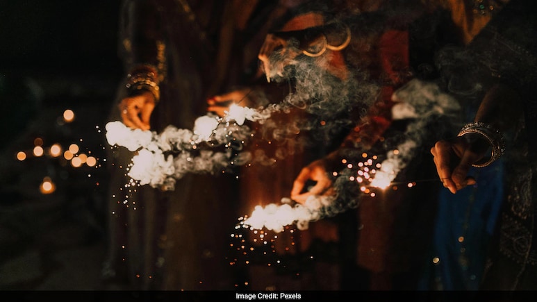 Employees Asked To Pay Rs 1,200 For Mandatory Diwali Bash, Internet Reacts Employees Asked To Pay Rs 1,200 For Mandatory Diwali Bash, Internet Reacts