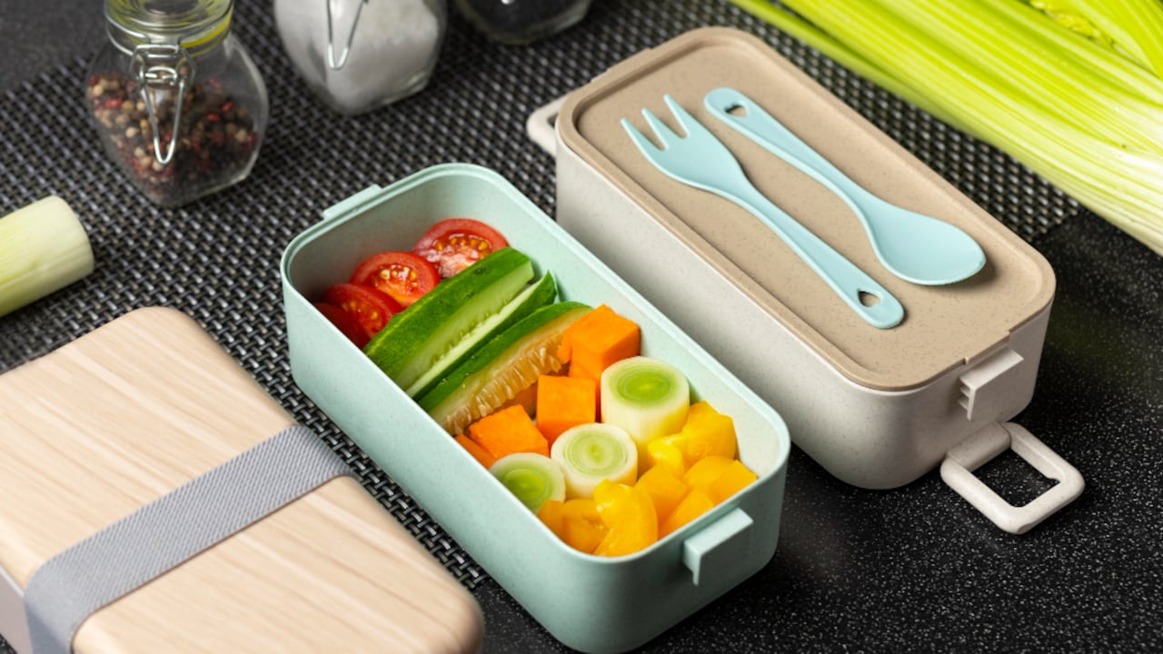 How To Deep Clean Lunch Boxes Made Of Plastic, Steel And Glass