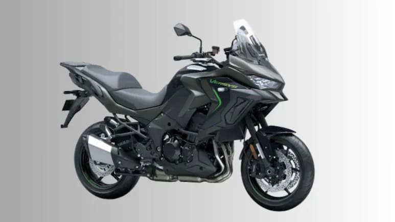 Kawasaki ने लॉन्च की 2026 Versys 1100, मिलेगा दमदार इंजन और धांसू फीचर्स, एडवेंचर टूरिंग लवर्स के लिए शानदार एंट्री Kawasaki ने लॉन्च की 2026 Versys 1100, मिलेगा दमदार इंजन और धांसू फीचर्स, एडवेंचर टूरिंग लवर्स के लिए शानदार एंट्री