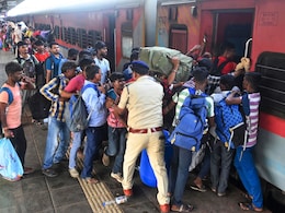 ट्रेन टु बिहार: हम कब अपनी मिट्टी में राजा बनेंगे? छठ पर घर लौटते बिहार का दर्द ट्रेन टु बिहार: हम कब अपनी मिट्टी में राजा बनेंगे? छठ पर घर लौटते बिहार का दर्द