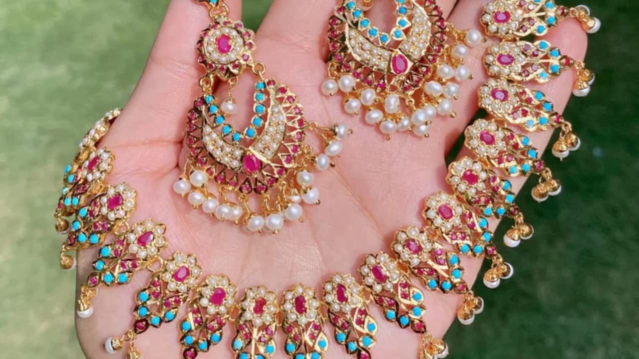 Brides in 2026 are embracing heritage with Jadau's timeless charm.