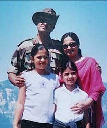 कश्मीर में आतंकियों से मुठभेड़ में पिता हुए शहीद, अब बेटी है देश की टॉप एक्ट्रेस, 3 दिन में फिल्म ने कमाए 235 करोड़