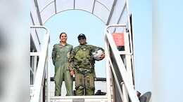 राष्ट्रपति द्रौपदी मुर्मू के साथ फोटो, जानिए कौन हैं राफेल की पहली महिला फाइटर पायलट शिवांगी सिंह