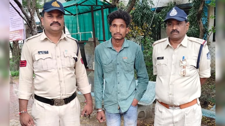 Madhya Pradesh News: 5 वर्षीय बच्ची से दुष्कर्म करने वाला वहशी हुआ गिरफ्तार, मासूम को ऐसे बनाया था शिकार Madhya Pradesh News: 5 वर्षीय बच्ची से दुष्कर्म करने वाला वहशी हुआ गिरफ्तार, मासूम को ऐसे बनाया था शिकार