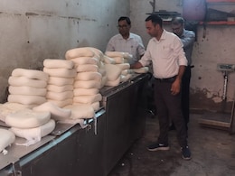 नोएडा में FSSAI की बड़ी कार्रवाई: 550 किलो मिलावटी पनीर किया नष्ट, दिल्ली-NCR में सप्लाई की थी तैयारी नोएडा में FSSAI की बड़ी कार्रवाई: 550 किलो मिलावटी पनीर किया नष्ट, दिल्ली-NCR में सप्लाई की थी तैयारी
