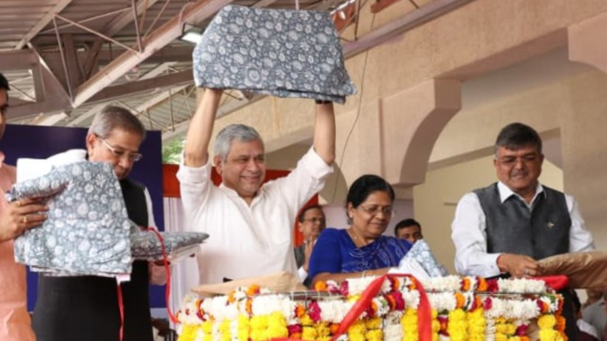 ट्रेन में कंबलों पर मिलेगा कवर, देश में जयपुर से हुई शुरुआत; राजस्थान के 65 स्टेशनों को भी मिला तोहफा
