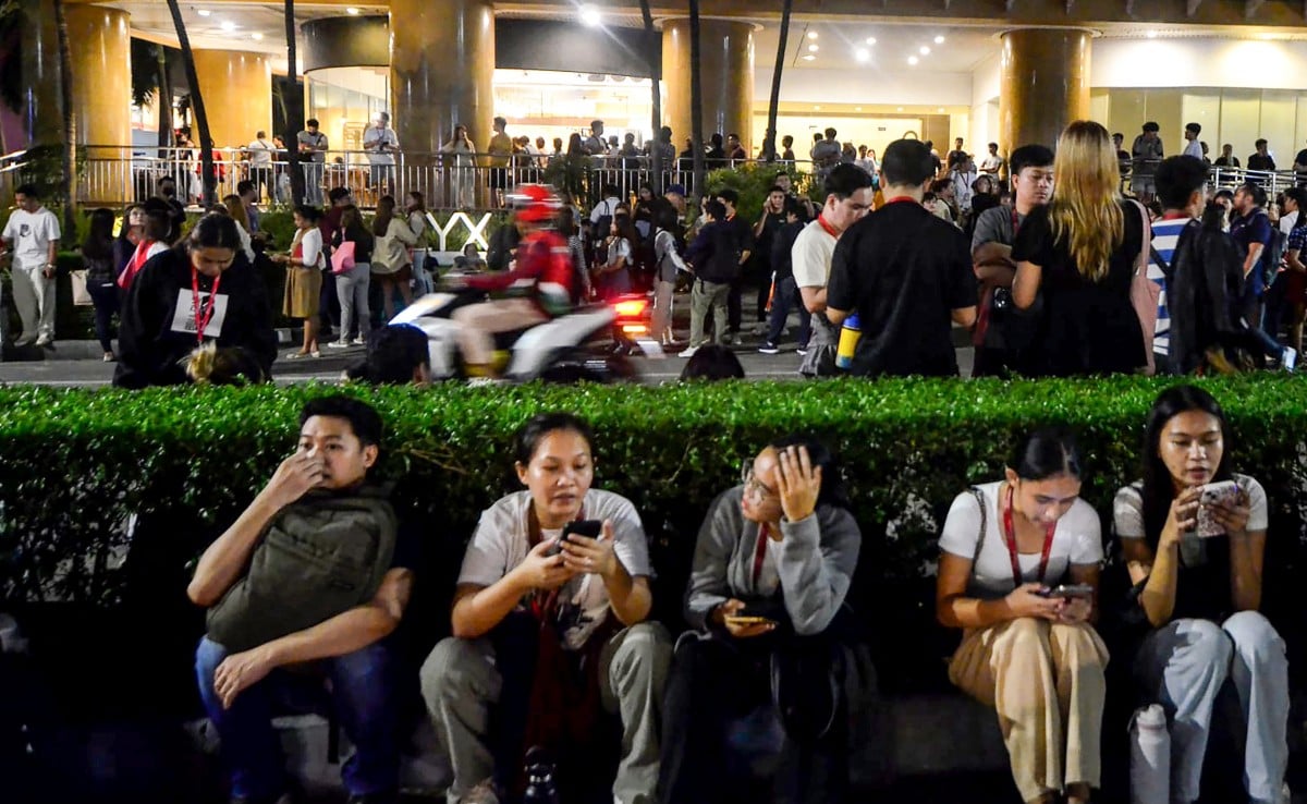 19 Killed After 6.9 Magnitude Earthquake Hits Central Philippines
