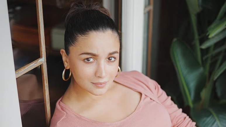 Alia Bhatt Recalls Being Trolled Over "Quick" Postpartum Weight Loss: "People Thought I Lost Weight Unnaturally" Alia Bhatt Recalls Being Trolled Over "Quick" Postpartum Weight Loss: "People Thought I Lost Weight Unnaturally"