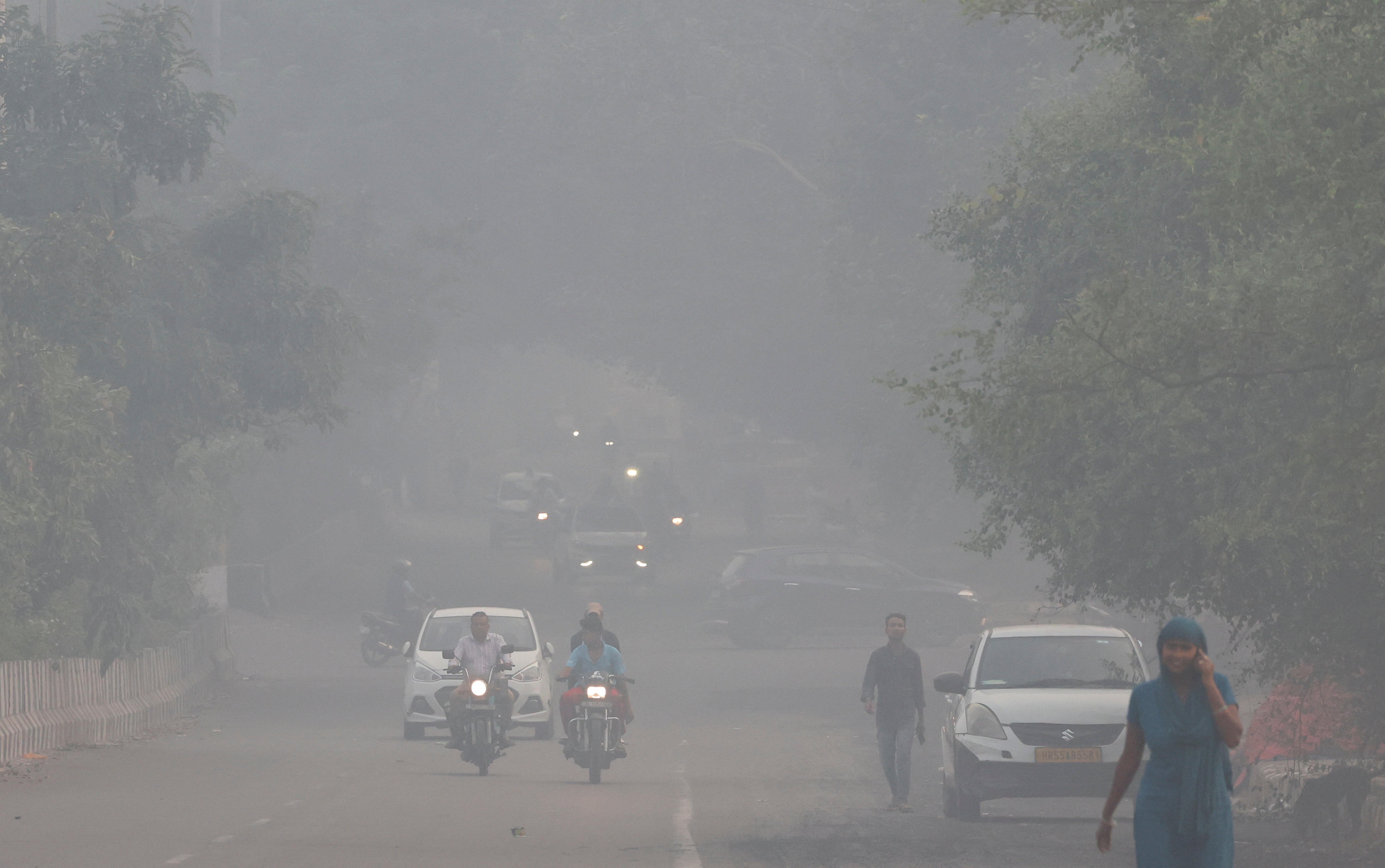 AAP Mocks Rekha Gupta Over Delhi Pollution, BJP Blames Citizens, Farm Fires