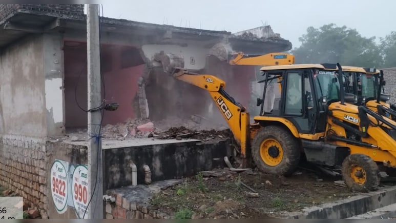 झालावाड़ की 'नशा क्‍वीन' कमला बाई के घर पर चला बुलडोजर, जंगल पर जमाई थी डेरा; फोर्स तैनात