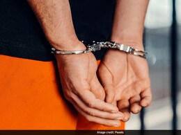 Ratnagiri News: नवऱ्याची विष पाजून हत्या; पत्नीसह तिघांवर खुनाचा गुन्हा Ratnagiri News: नवऱ्याची विष पाजून हत्या; पत्नीसह तिघांवर खुनाचा गुन्हा