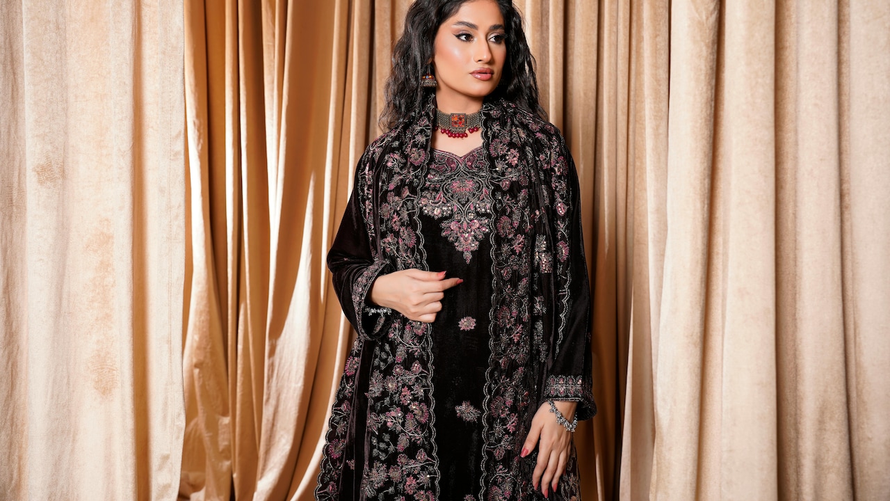 Kurtas for women with broad hips: Flattering fits that balance and beautify your silhouette.