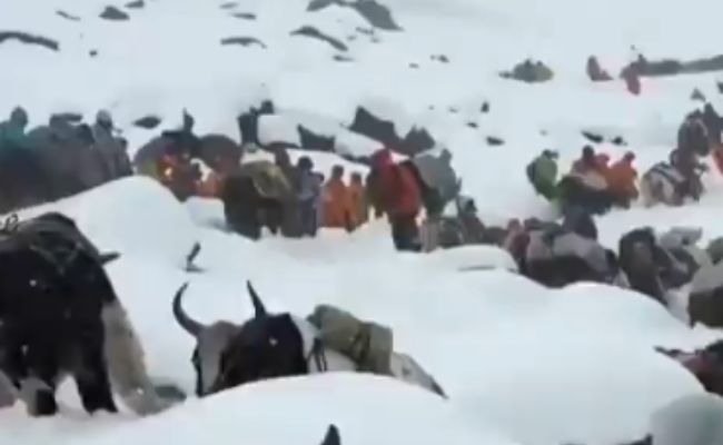 Video: Blizzard Traps 1,000 Trekkers On Mount Everest, Over 350 Rescued