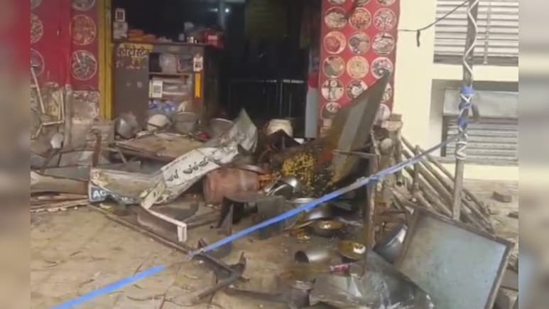 Rajasthan News: चूरू में होटल में खाना खाने को लेकर विवाद, एक युवक को पिकअप गाड़ी से कुचला  Rajasthan News: चूरू में होटल में खाना खाने को लेकर विवाद, एक युवक को पिकअप गाड़ी से कुचला